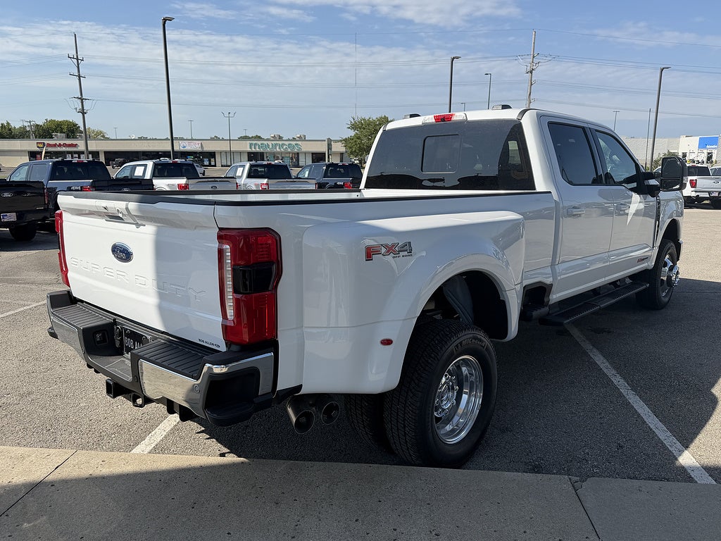 2026 Ford Super Duty F-350 DRW LARIAT