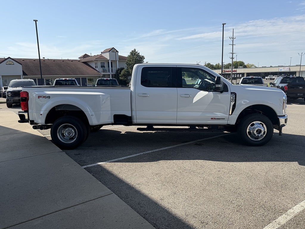 2026 Ford Super Duty F-350 DRW LARIAT