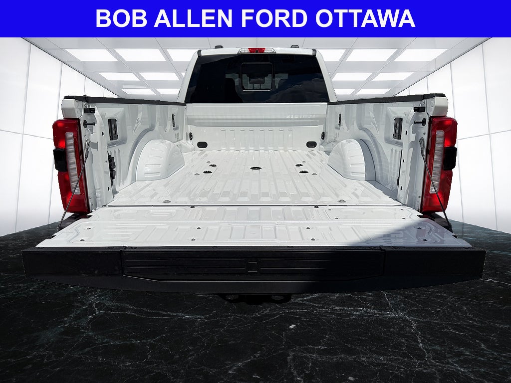 2026 Ford Super Duty F-350 DRW LARIAT