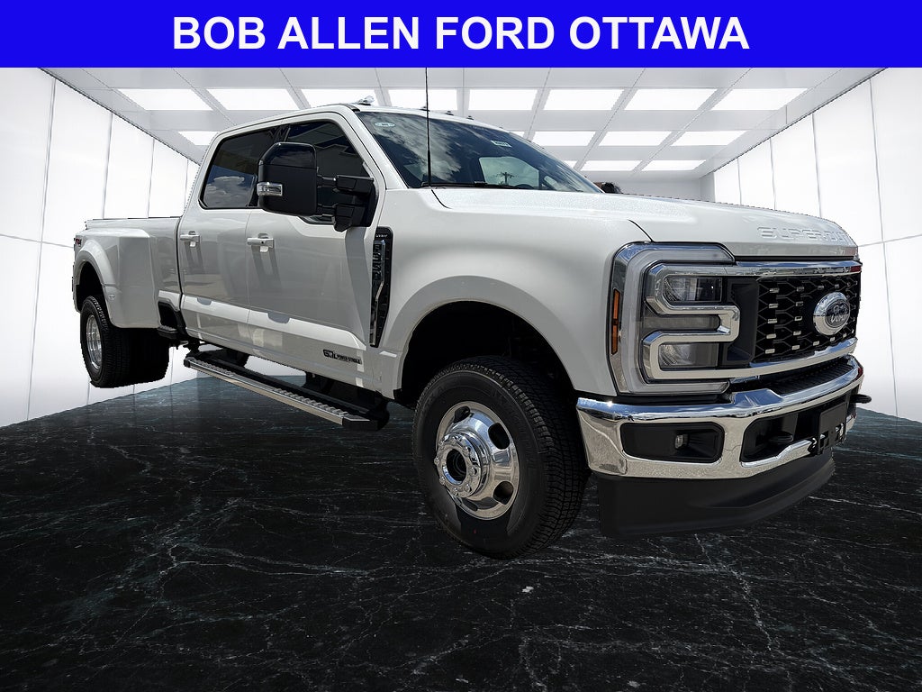 2026 Ford Super Duty F-350 DRW LARIAT