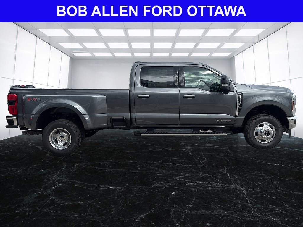2026 Ford Super Duty F-350 DRW LARIAT
