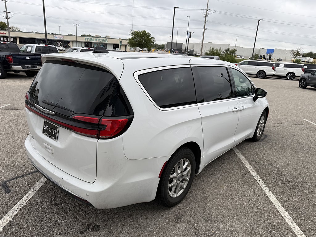 2025 Chrysler Pacifica Select