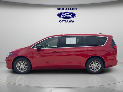 2025 Chrysler Pacifica Select