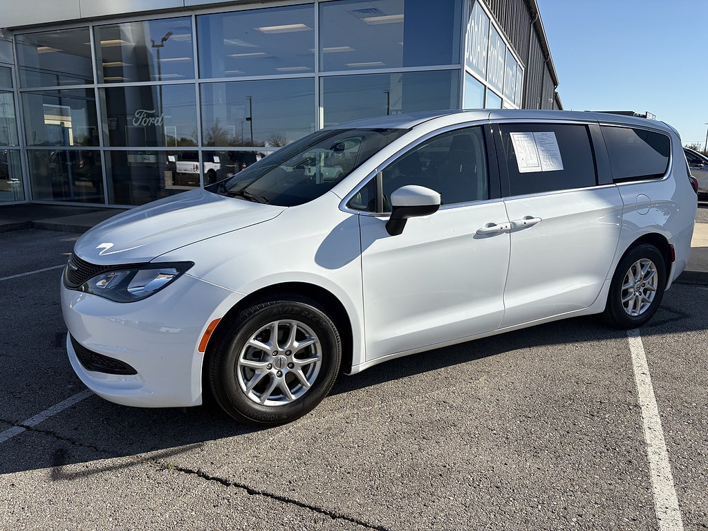 2023 Chrysler Voyager LX