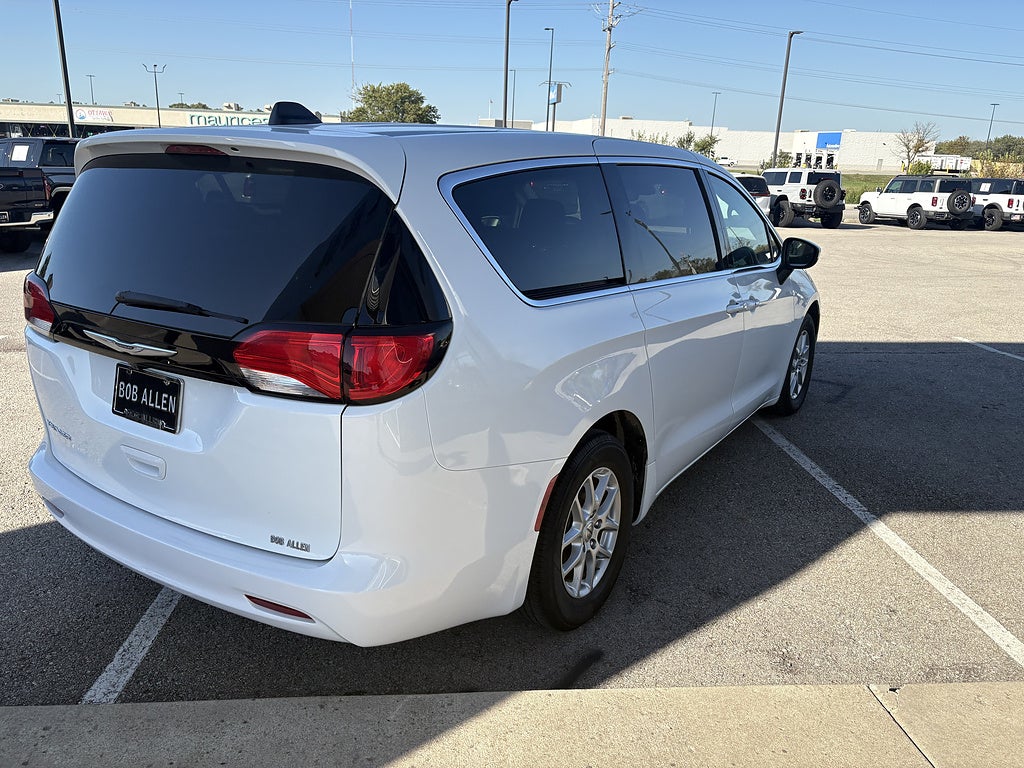 2023 Chrysler Voyager LX
