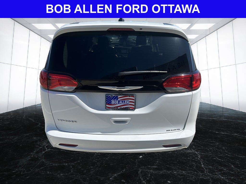 2023 Chrysler Voyager LX