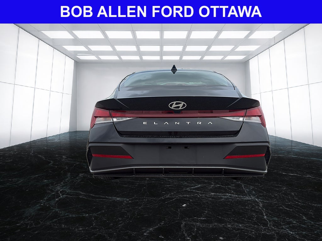 2025 Hyundai Elantra SE