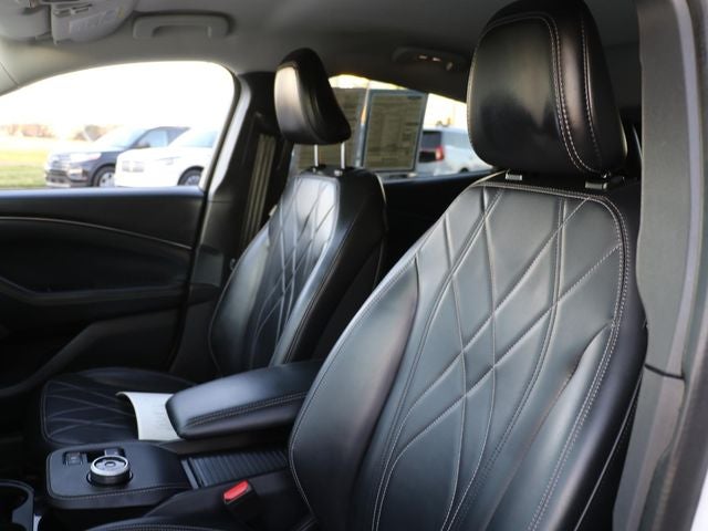 2022 Ford Mustang Mach-E Select