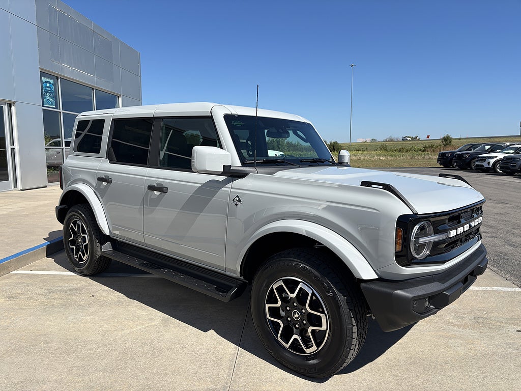 2026 Ford Bronco Outer Banks