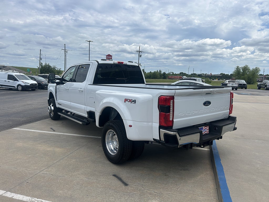 2026 Ford Super Duty F-350 DRW LARIAT