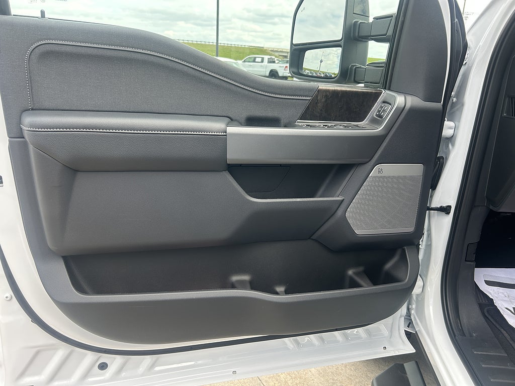 2026 Ford Super Duty F-350 DRW LARIAT