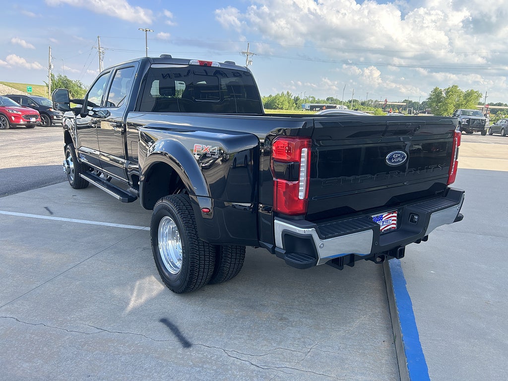2026 Ford Super Duty F-350 DRW LARIAT