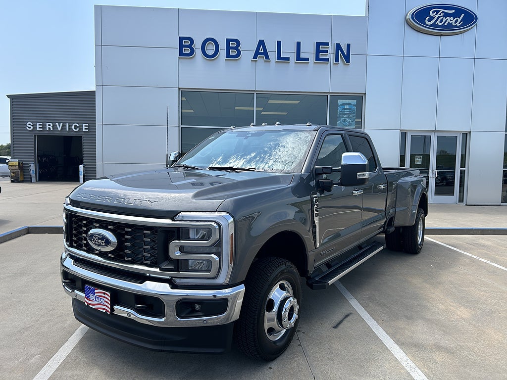 2026 Ford Super Duty F-350 DRW LARIAT