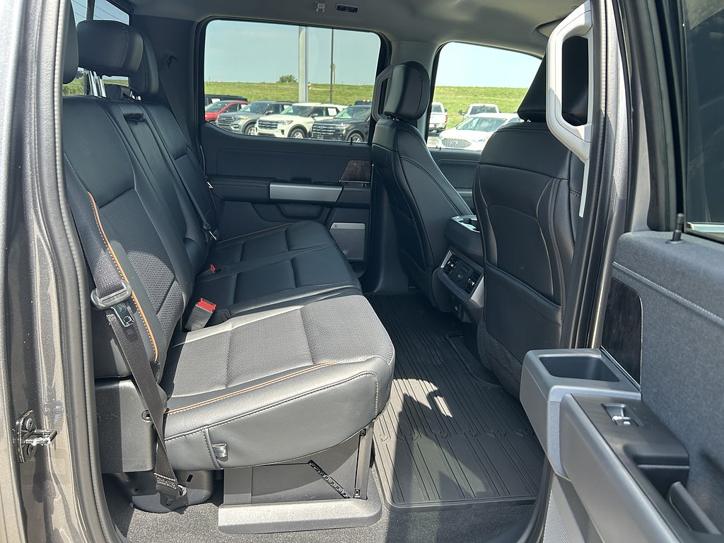 2026 Ford Super Duty F-350 DRW LARIAT