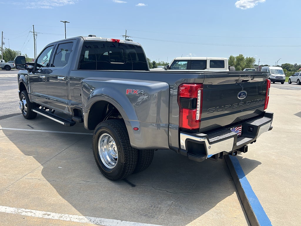 2026 Ford Super Duty F-350 DRW LARIAT