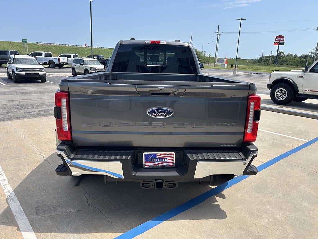 2026 Ford Super Duty F-350 DRW LARIAT