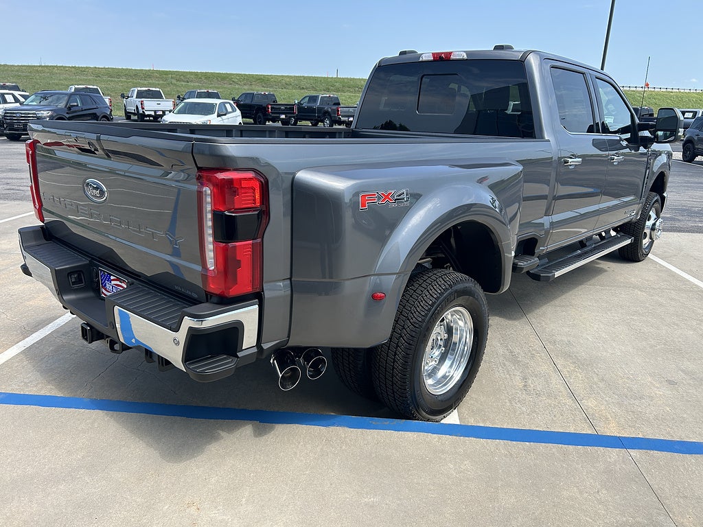 2026 Ford Super Duty F-350 DRW LARIAT