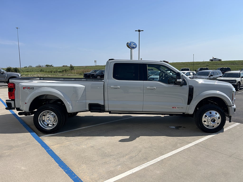 2026 Ford Super Duty F-450 DRW Platinum