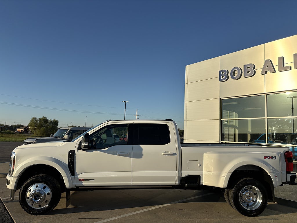 2025 Ford Super Duty F-450 DRW Platinum
