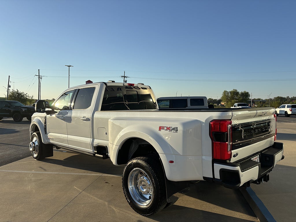 2025 Ford Super Duty F-450 DRW Platinum