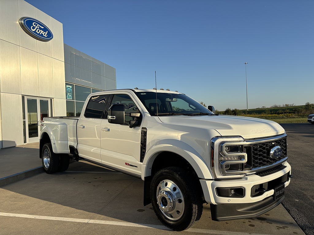 2025 Ford Super Duty F-450 DRW Platinum