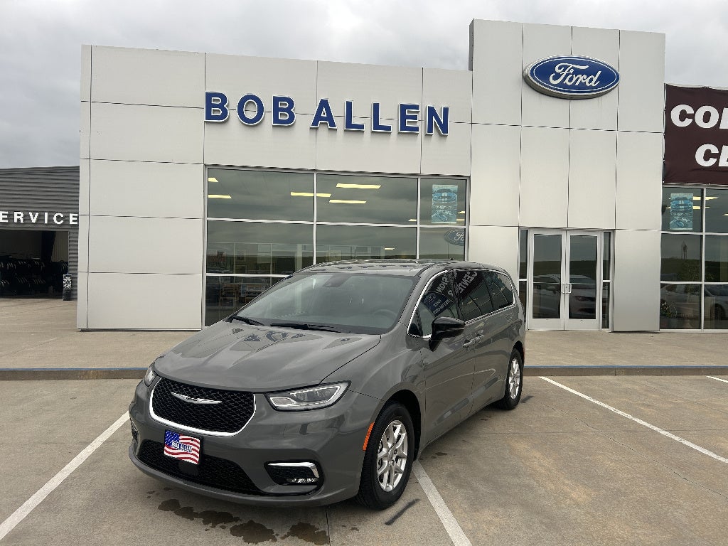 2025 Chrysler Pacifica Select's photo