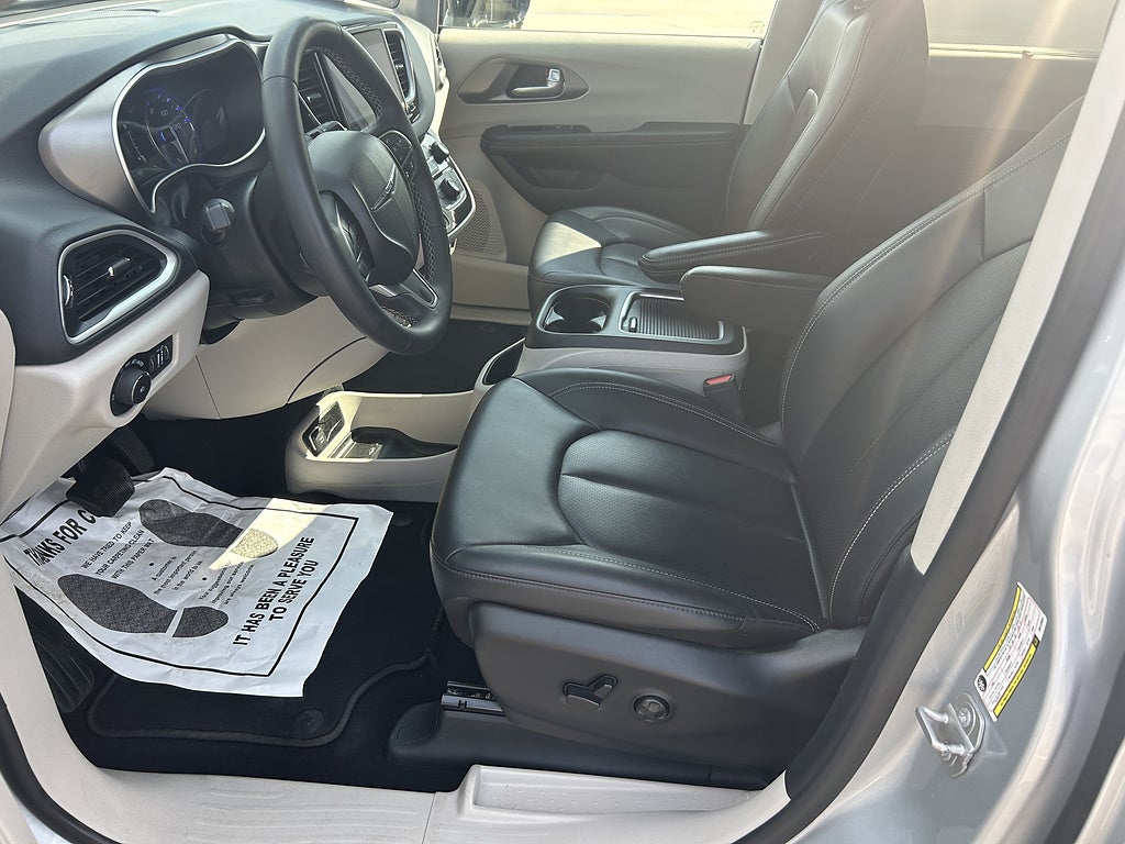 2024 Chrysler Pacifica Touring L - Photo 10
