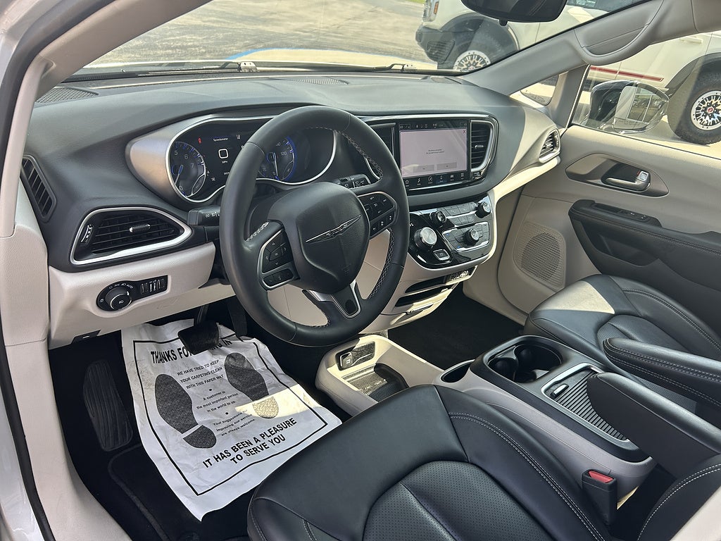 2024 Chrysler Pacifica Touring L - Photo 11