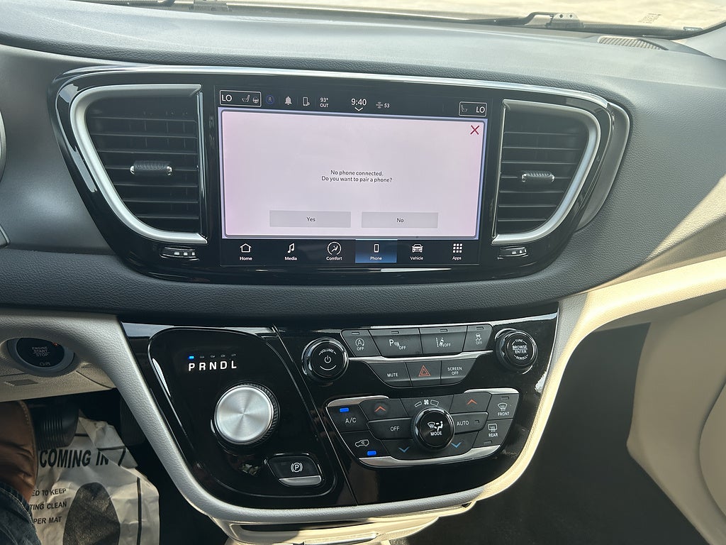 2024 Chrysler Pacifica Touring L - Photo 12