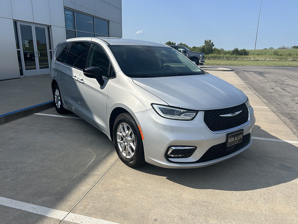 2024 Chrysler Pacifica Touring L - Photo 7