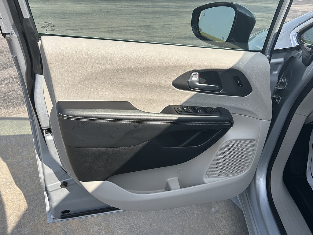 2024 Chrysler Pacifica Touring L - Photo 9