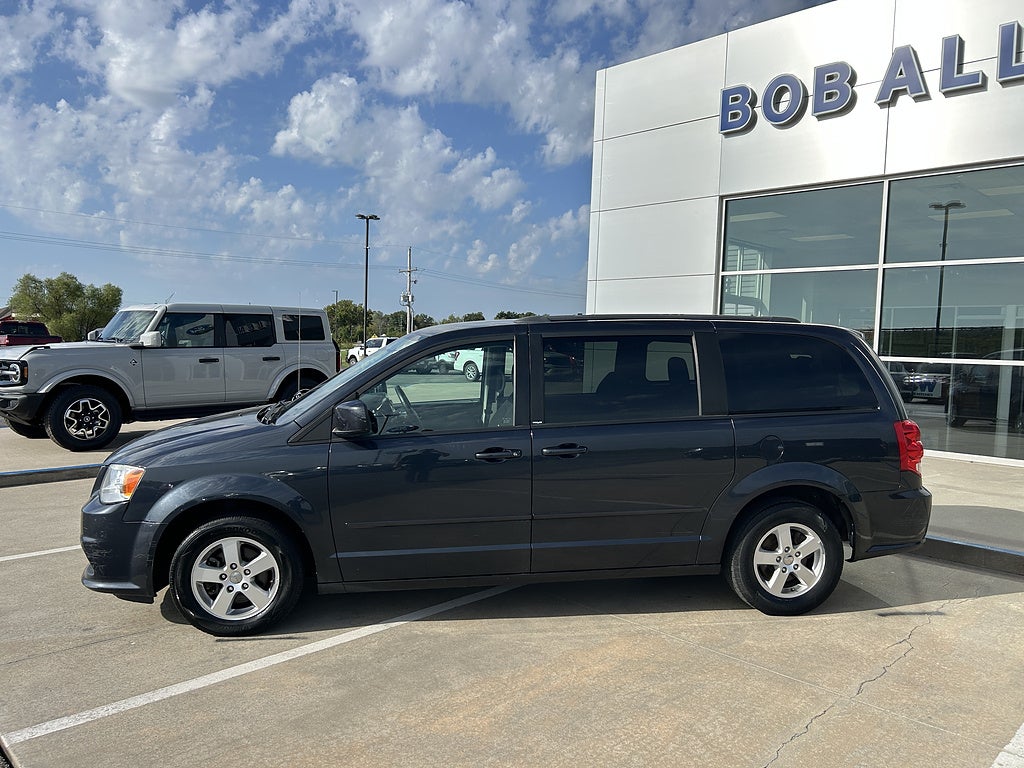 Used 2013 Dodge Grand Caravan SXT with VIN 2C4RDGCG3DR655293 for sale in Kansas City
